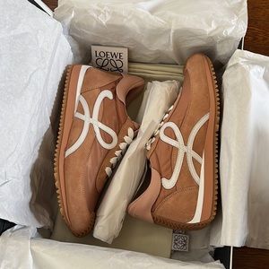NEW IN BOX Loewe Flow Runner Sneaker Powder 39